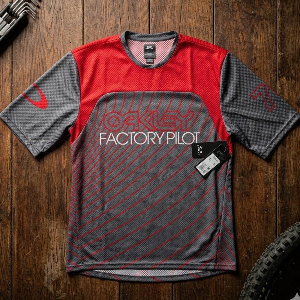 NWT Oakley Factory Pilot Seeker 75 SS MTB Jersey Men's Medium Red Grey